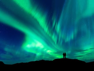 Travellers immersing themselves in Iceland´s nature - watching the Northern Lights