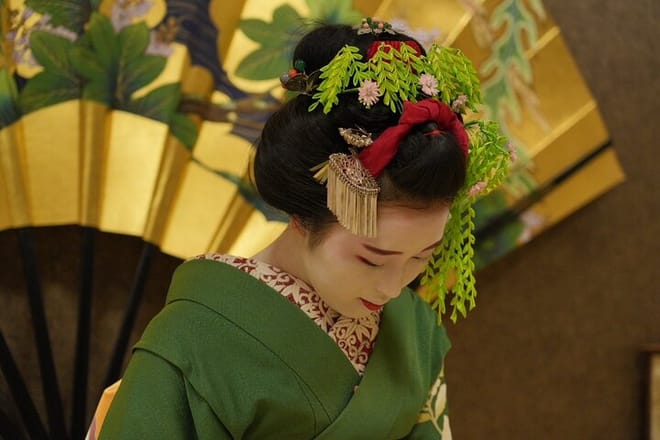 The Art of Geisha: Exclusive Show & Gion Walking Tour 6
