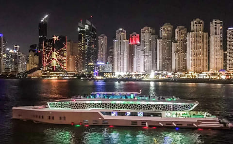 Dubai Dhow Cruise Tour of Marina and Jumeirah Beach