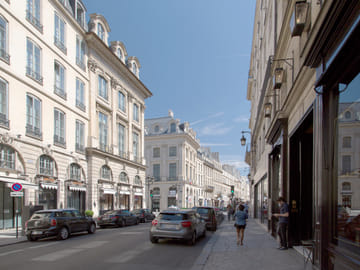 Shopping Tour of Rue Saint-Honoré in Paris