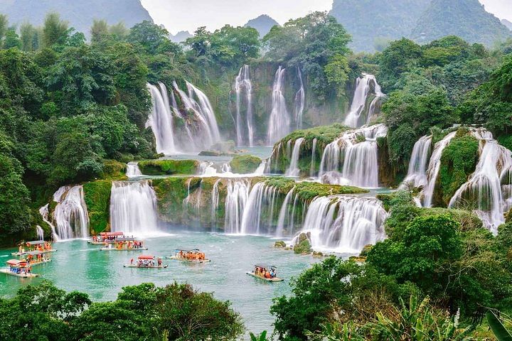 Hanoi, Ban Gioc Waterfall, Ba Be Lake & Halong Bay Cultural Tour