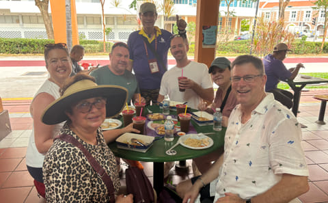 Small Group: Michelin and Local Hawker Food Tour