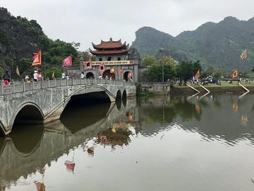 Day Trip to Hoa Lu, Trang An, and Mua Cave from Hanoi