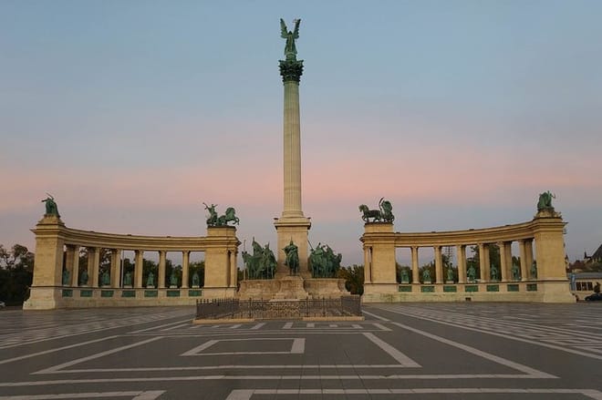 Full day Private Budapest city tour with lunch and Parliament interior visit 5