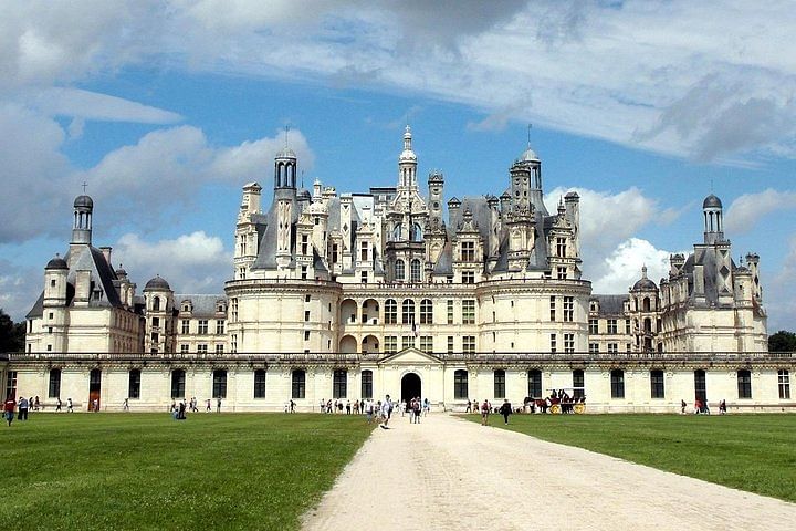 Loire Valley Castles VIP Private Tour: Chambord, Chenonceaux