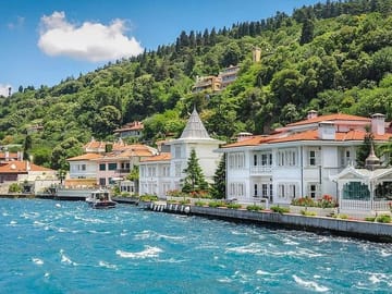 Istanbul Princes' Islands Day Tour with Lunch and Pickup