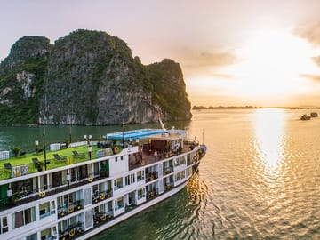 Luxury Halong Bay 2 Days Cruise ( Sung Sot Cave - Titov Island )