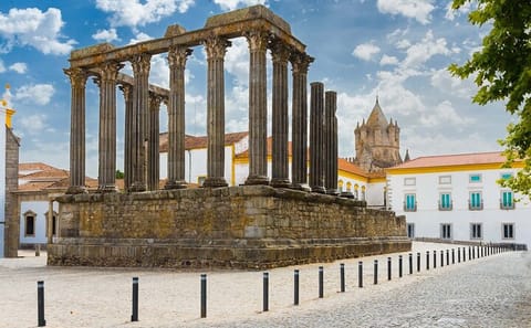 Private Walking Tour of Évora with Monument Entry Tickets