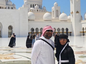 Cultural Tour of Sheikh Zayed Mosque and BAPS Temple in Abu Dhabi