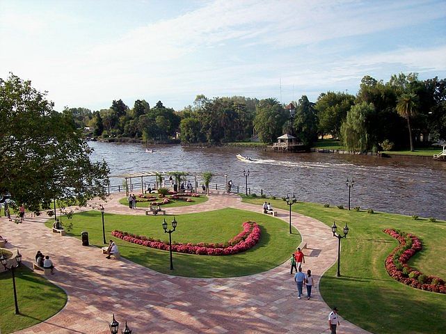 Tigre Delta Boat Ride & Gourmet Lunch in Puerto Madero, Buenos Aires