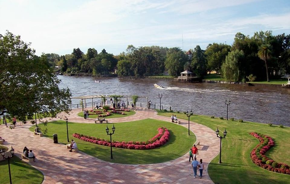 Tigre Delta Boat Tour with Lunch from Buenos Aires