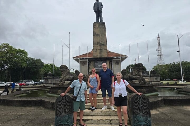 Explore Colombo Heritage and Cultural Temples Tour by Tuk Tuk