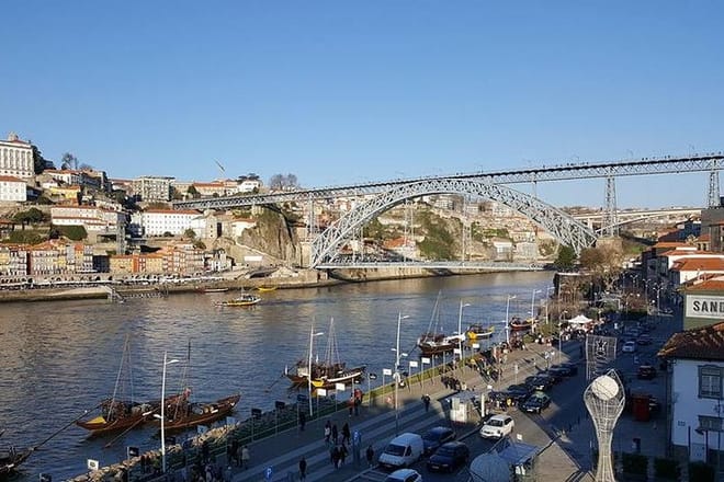 Half-day small group tour of Porto city with wine tasting