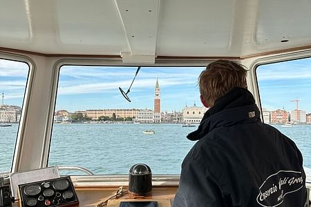 Panoramic Boat Tour of Venice: Explore Iconic Landmarks & Artistry