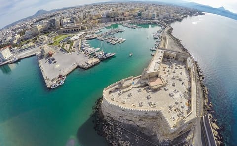 Private Tour of Knossos Palace and Heraklion Highlights