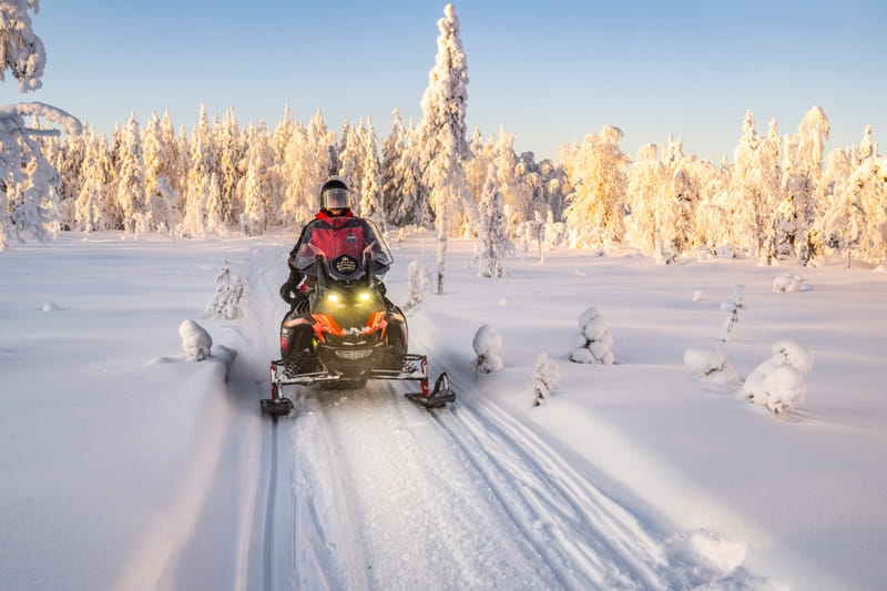 Snowmobile tour winterwonderland