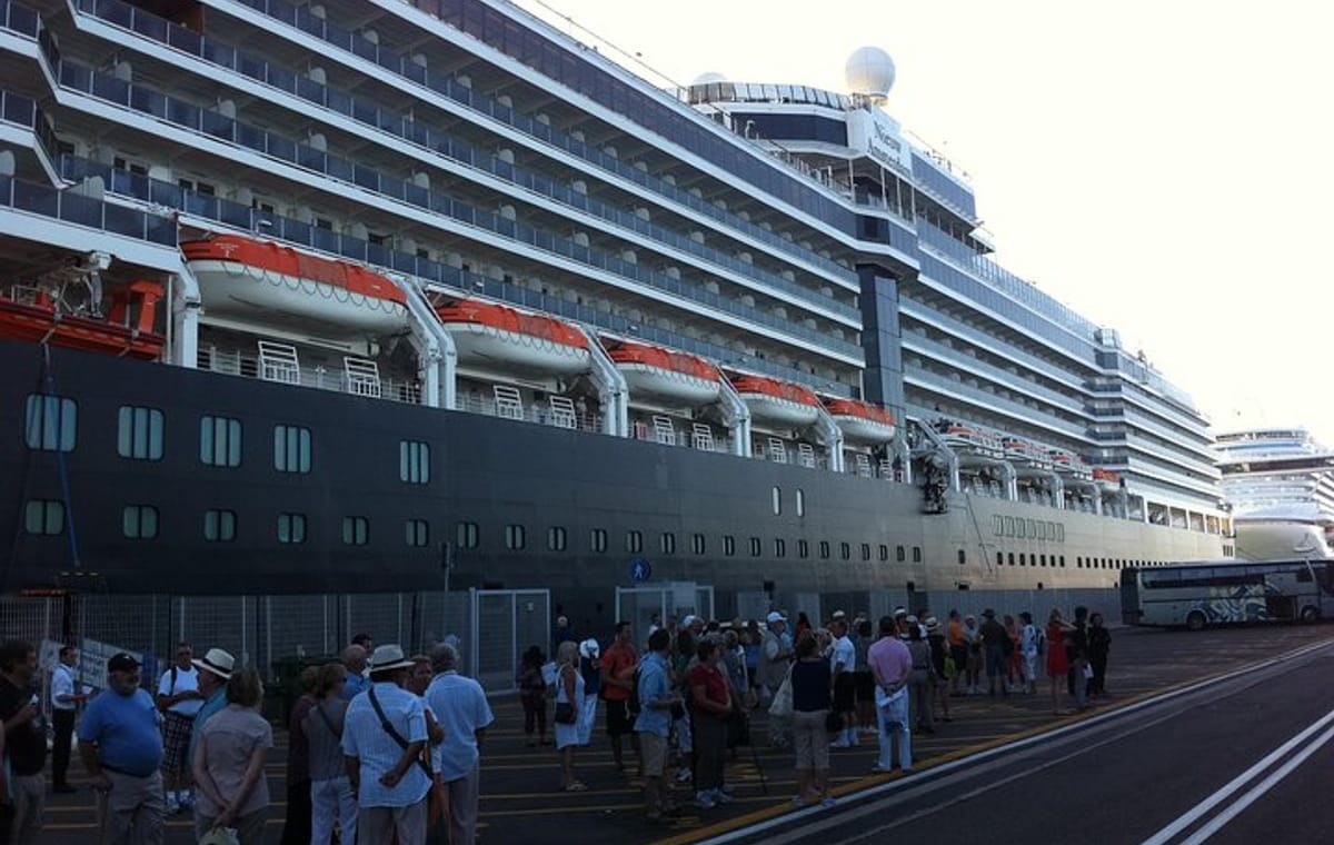From Civitavecchia Port with Colosseum & Roman Forum