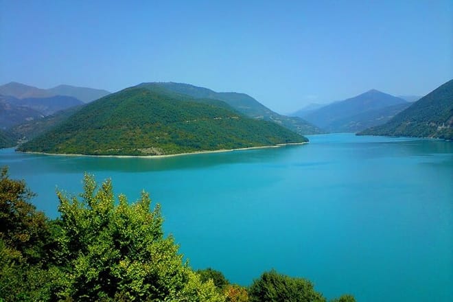 jinvali lake