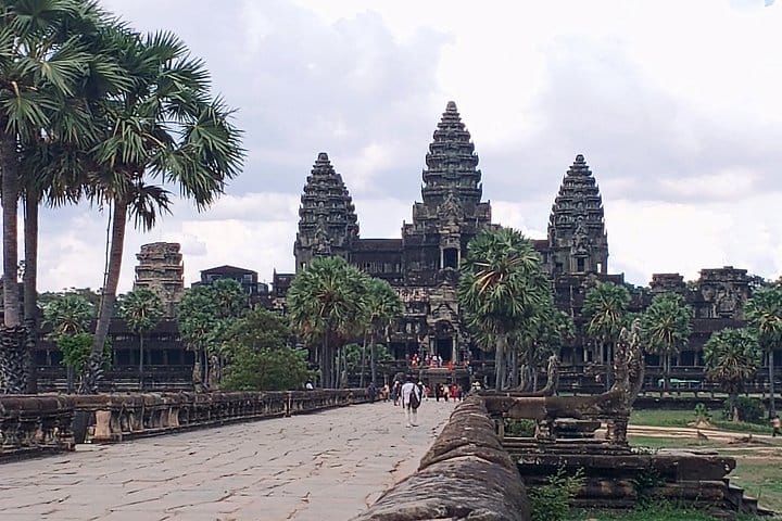 Private One Day Tour with Sunrise at Angkor Wat 9