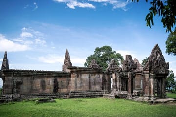Full-Day Private Guided Tour from Siem Reap to Preah Vihear Temple