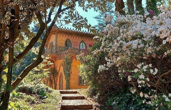 Sintra Full-Day Guided Tour: Pena Palace & Quinta da Regaleira