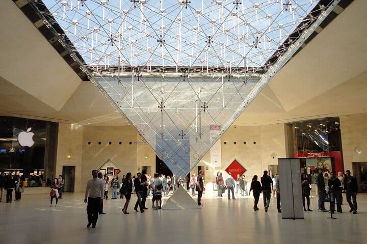 6 hours Paris Private Vintage Car Tour with Louvre Museum and hotel Pick up 6