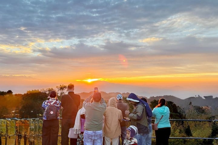 Bhaktapur & Nagarkot Day Tour with Lunch – Private / Group