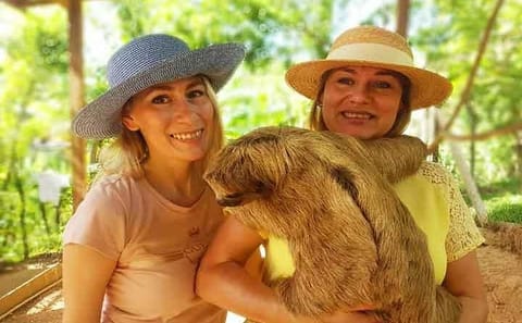 Family Eco Park Tour in Sandy Bay, Honduras