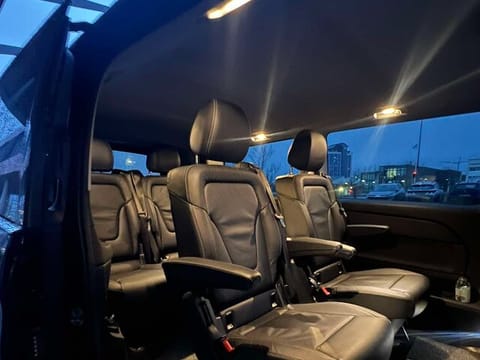 Reykjavík Hotel → Keflavík Airport – Private Transfer (1–6 Passengers), photo 2