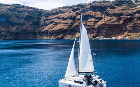 Luxury Sailing Tour from Fira to Thirassia Island
