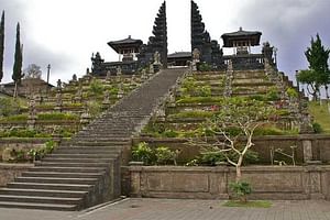 Tour:Lempuyang Temple,Tirta Gangga,BesakihTemple&Garden EdelWeis