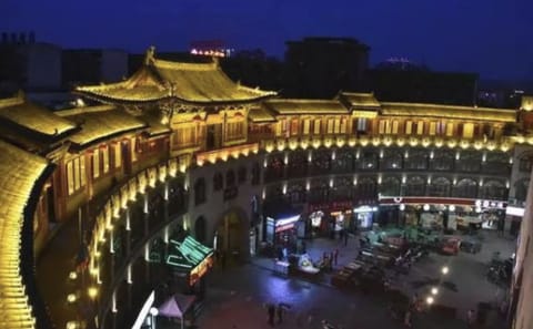Luoyang Lijingmen Old Town Night Walking Tour with Dinner