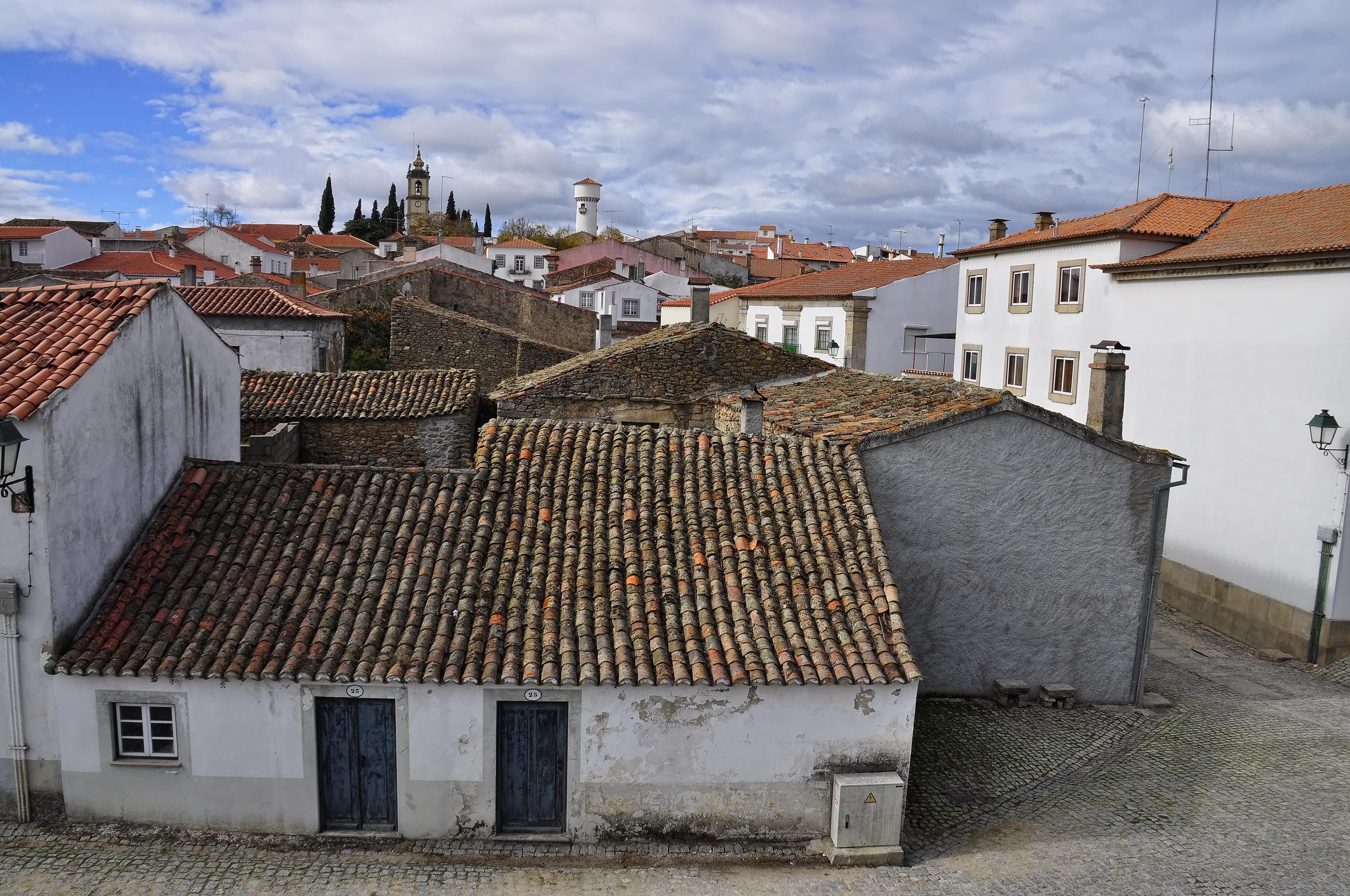 Guimarães Castle, Braga Cathedral & Lunch
