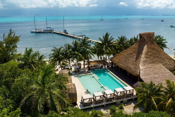 Cancún Catamaran to Isla Mujeres + Snorkel, Open Bar & Lunch 4