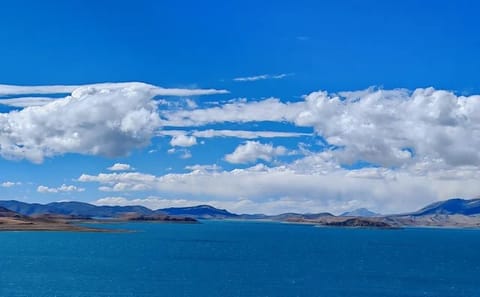 Day Trip to Lake Manasarovar from Darchen with Guided Tour