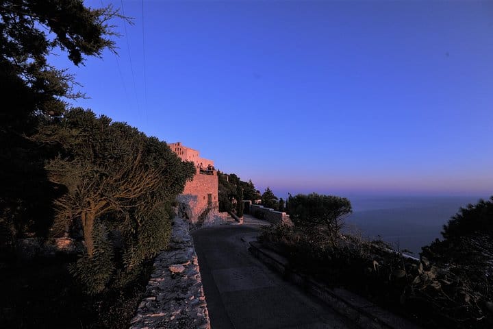 Santorini 5 Hour Custom Private Sightseeing Tour