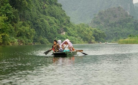 Full-Day Tour of Hoa Lu and Trang An Grottoes from Hanoi