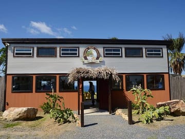 Wildlife and Cultural Tour in Dixon Cove, Honduras