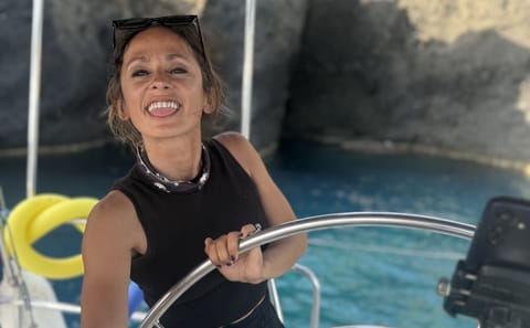 Private Sailing Tour Along Santorini's Stunning Coastline