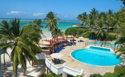 7-Day Wildlife Safari and Diani Beach Adventure in Kenya