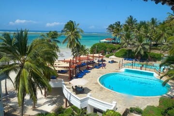 7-Day Wildlife Safari and Diani Beach Adventure in Kenya