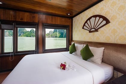 Bai Tu Long bay Deluxe cruise 2D1N: fishing villages, meals, cave, kayaking