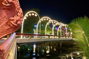 Night Market and Pub Street Walking Tour in Siem Reap