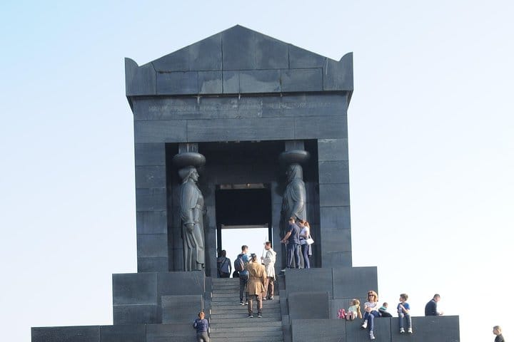 PRIVATE Belgrade Big Tour: Top Attractions and Belgrade Neighborhoods 9