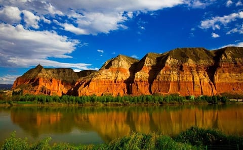 Private Tour of Liujia Gorge and Binglingsi Grottoes in Lanzhou