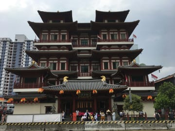 Cultural Walking Tour of Singapore's Marina Bay and Chinatown
