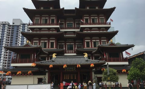 Cultural Walking Tour of Singapore's Marina Bay and Chinatown