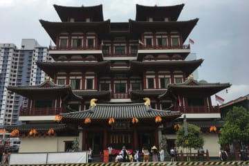 Cultural Walking Tour of Singapore's Marina Bay and Chinatown