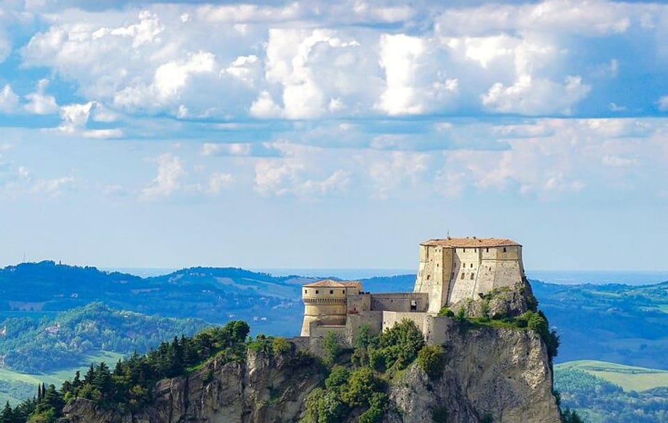 Explore San Leo: A Walking Tour of Italy's Cliffside Citadel