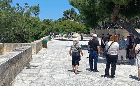 Chania Old Town Tour with Viewpoint and Wine Tasting